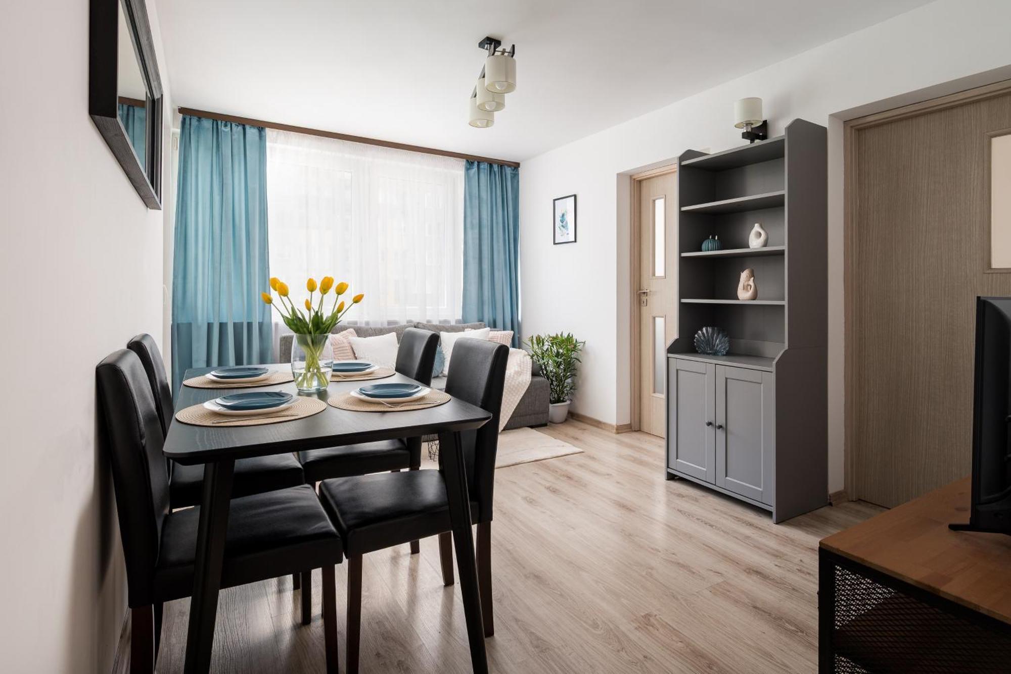 Riverside Retreat By Vistula 2br & Separate Living & Balcony In The Center Warschau