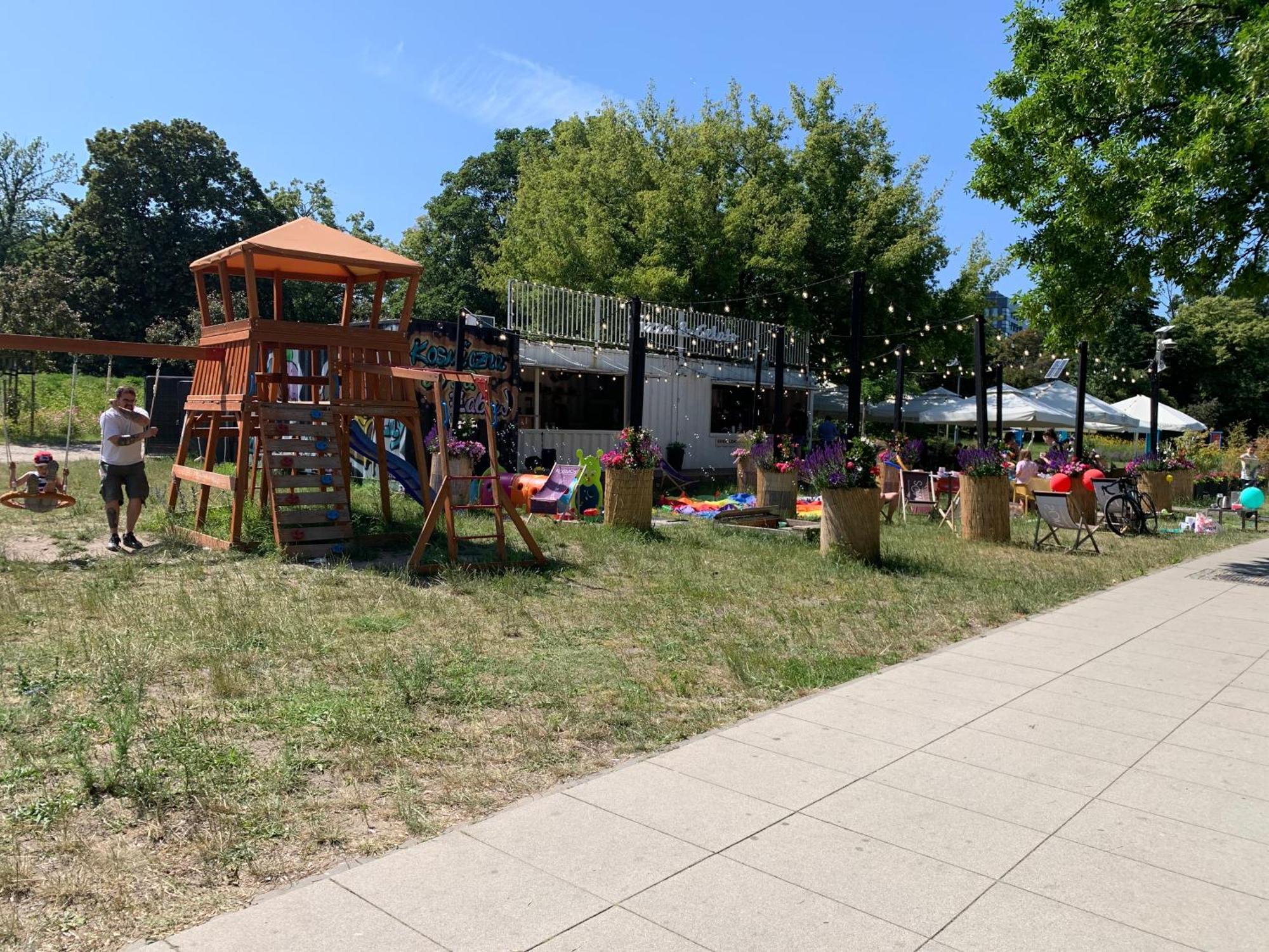 Riverside Retreat By Vistula 2br & Separate Living & Balcony In The Center Warschau